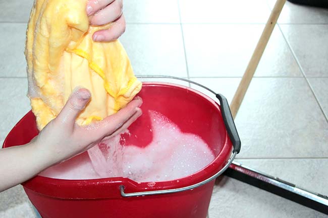 Cleaning Bathroom Floor Tiles